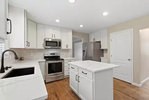 Kitchen - 6527 Thistle Grv, Morrow, OH 45152 photo 3 of 4