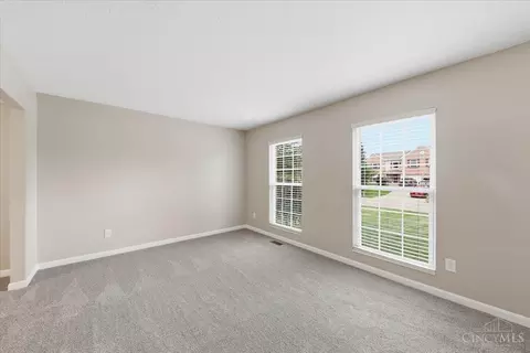 Living - 6527 Thistle Grv, Morrow, OH 45152 photo 5 of 6