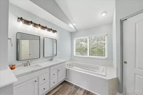 Bath - 6527 Thistle Grv, Morrow, OH 45152 photo 3 of 5