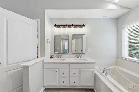 Bath - 6527 Thistle Grv, Morrow, OH 45152 photo 4 of 5
