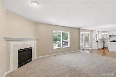 Living - 6527 Thistle Grv, Morrow, OH 45152 photo 3 of 6
