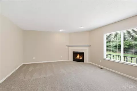 Living - 6527 Thistle Grv, Morrow, OH 45152 photo 2 of 6