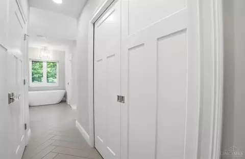 Entry Way - 3422 Ault View Ave, Cincinnati, OH 45208 photo 2 of 4