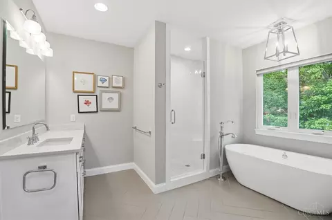 Bath - 3422 Ault View Ave, Cincinnati, OH 45208 photo 4 of 8