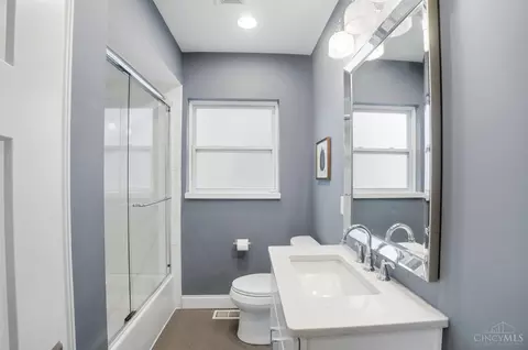 Bath - 3422 Ault View Ave, Cincinnati, OH 45208 photo 6 of 8