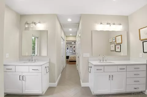 Bath - 3422 Ault View Ave, Cincinnati, OH 45208 photo 1 of 8