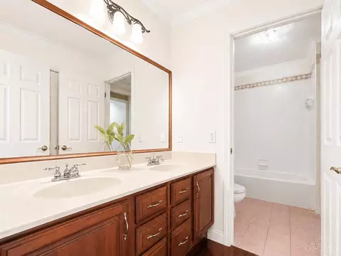 Bath - 8530 Cornetts Cv, Maineville, OH 45039 photo 3 of 6