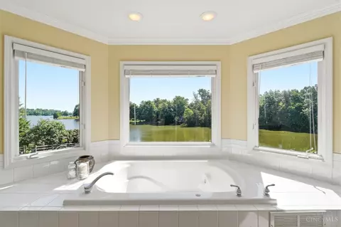 Bath - 8530 Cornetts Cv, Maineville, OH 45039 photo 2 of 5