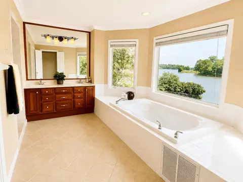 Bath - 8530 Cornetts Cv, Maineville, OH 45039 photo 1 of 5