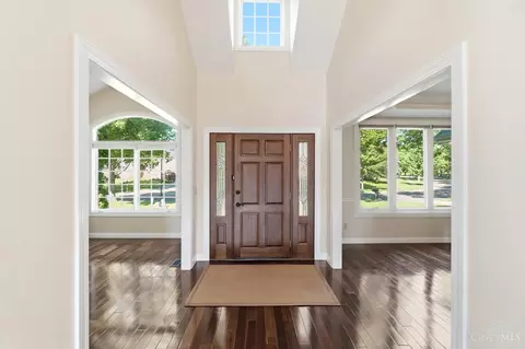 Entry Way - 8530 Cornetts Cv, Maineville, OH 45039 photo 1 of 4