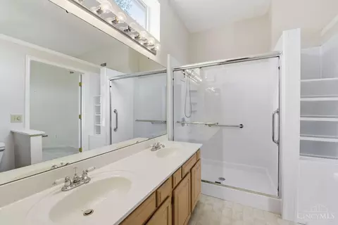 Bath - 490 Madeira Ct, Cincinnati, OH 45255 photo 1 of 4