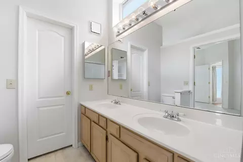 Bath - 490 Madeira Ct, Cincinnati, OH 45255 photo 2 of 4