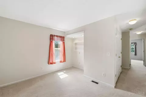 Bedroom - 490 Madeira Ct, Cincinnati, OH 45255 photo 7 of 9