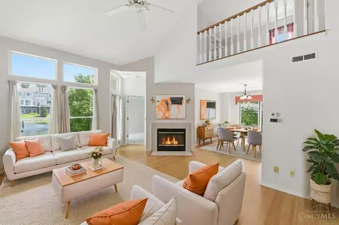 Living - 490 Madeira Ct, Cincinnati, OH 45255 photo 3 of 5