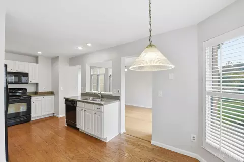 Kitchen - 490 Madeira Ct, Cincinnati, OH 45255 photo 2 of 5