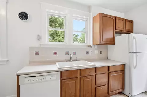 Kitchen - 4024 Paddock Rd, Cincinnati, OH 45229 photo 2 of 5