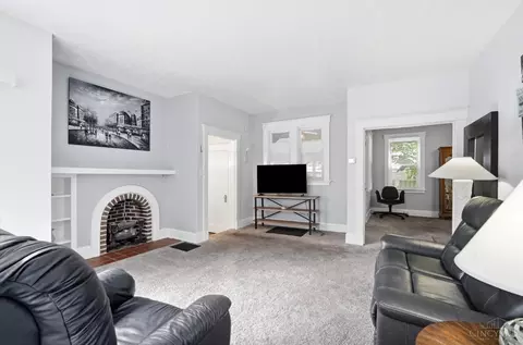 Living - 4024 Paddock Rd, Cincinnati, OH 45229 photo 4 of 4