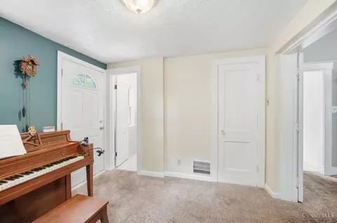 Entry Way - 4024 Paddock Rd, Cincinnati, OH 45229 photo 4 of 7