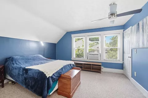 Bedroom - 4024 Paddock Rd, Cincinnati, OH 45229 photo 1 of 9