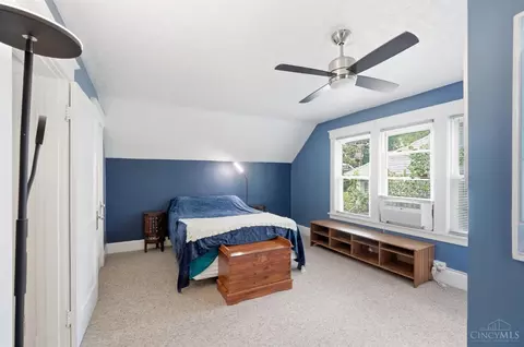 Bedroom - 4024 Paddock Rd, Cincinnati, OH 45229 photo 4 of 9