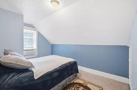Bedroom - 4024 Paddock Rd, Cincinnati, OH 45229 photo 6 of 9