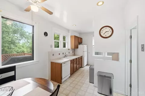 Kitchen - 4024 Paddock Rd, Cincinnati, OH 45229 photo 1 of 5