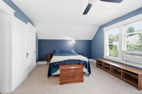 Bedroom - 4024 Paddock Rd, Cincinnati, OH 45229 photo 2 of 9