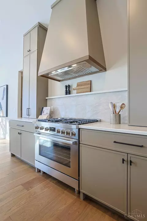 Kitchen - 7401 Cornell Rd, Montgomery, OH 45242 photo 6 of 9