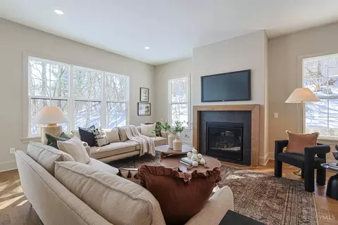 Living - 7401 Cornell Rd, Montgomery, OH 45242 photo 3 of 4