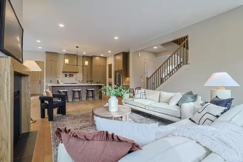 Living - 7401 Cornell Rd, Montgomery, OH 45242 photo 2 of 4