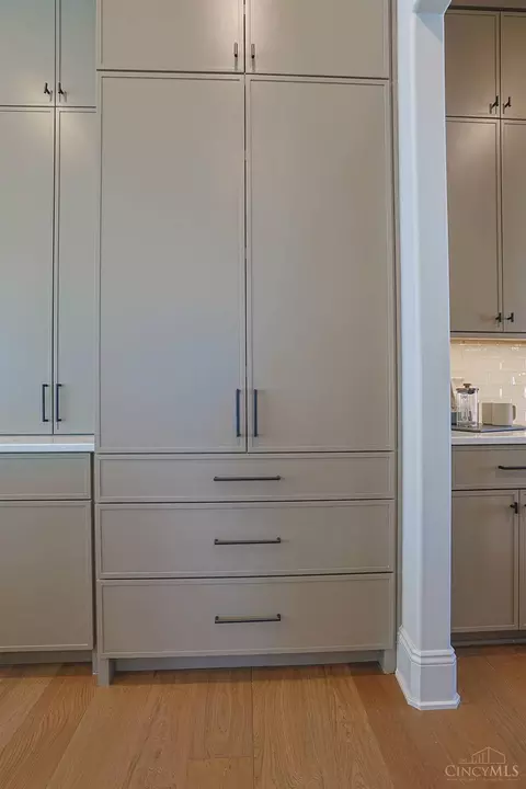 Kitchen - 7401 Cornell Rd, Montgomery, OH 45242 photo 8 of 9