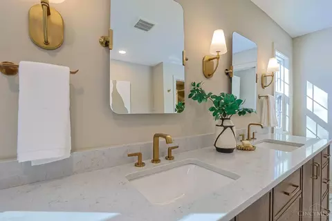 Bath - 7401 Cornell Rd, Montgomery, OH 45242 photo 10 of 11