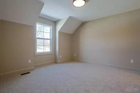 Bedroom - 7401 Cornell Rd, Montgomery, OH 45242 photo 7 of 8