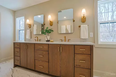 Bath - 7401 Cornell Rd, Montgomery, OH 45242 photo 2 of 11