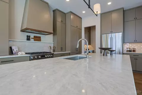 Kitchen - 7401 Cornell Rd, Montgomery, OH 45242 photo 7 of 9