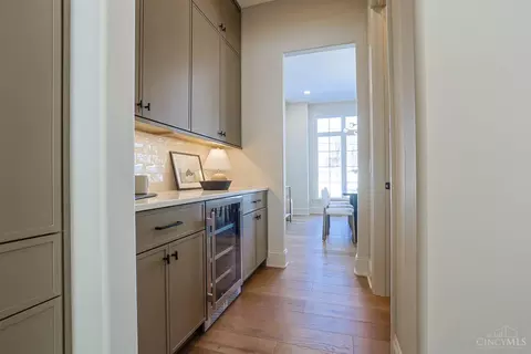 Entry Way - 7401 Cornell Rd, Montgomery, OH 45242 photo 6 of 8