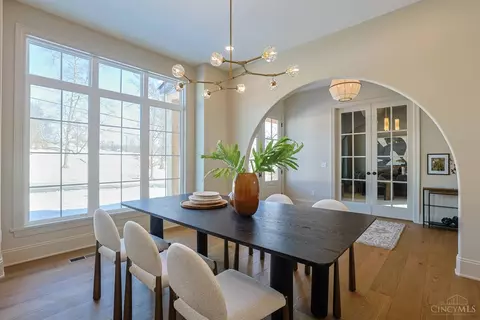 Dining - 7401 Cornell Rd, Montgomery, OH 45242 photo 3 of 6