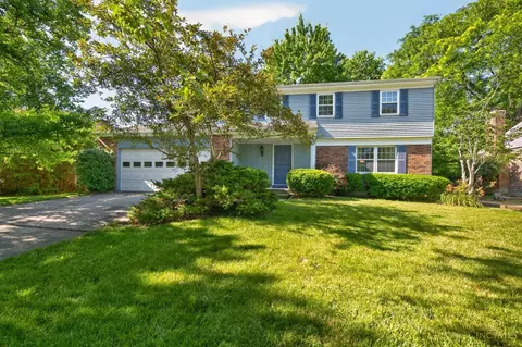 621 Glensprings Dr, Springdale, OH 45246