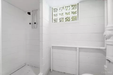 Bath - 7451 Sagamore Dr, Cincinnati, OH 45236 photo 6 of 6