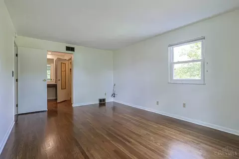 Bedroom - 10639 Weil Rd, Montgomery, OH 45249 photo 2 of 8