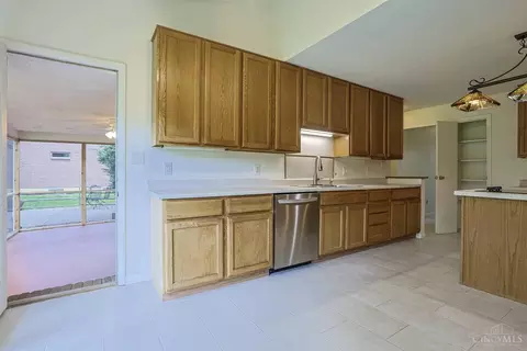 Kitchen - 10639 Weil Rd, Montgomery, OH 45249 photo 4 of 5