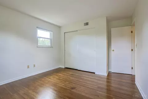 Bedroom - 10639 Weil Rd, Montgomery, OH 45249 photo 6 of 8