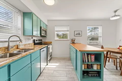 Kitchen - 10019 Zig Zag Rd, Montgomery, OH 45242 photo 2 of 6