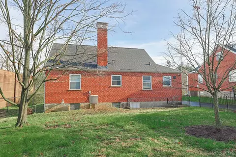Exterior - 10019 Zig Zag Rd, Montgomery, OH 45242 photo 3 of 4