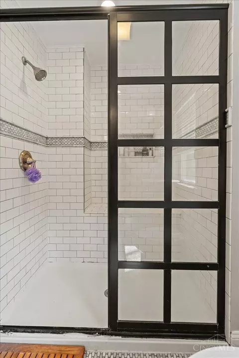 Bath - 10019 Zig Zag Rd, Montgomery, OH 45242 photo 1 of 4