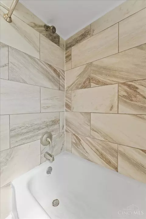Bath - 10019 Zig Zag Rd, Montgomery, OH 45242 photo 3 of 4