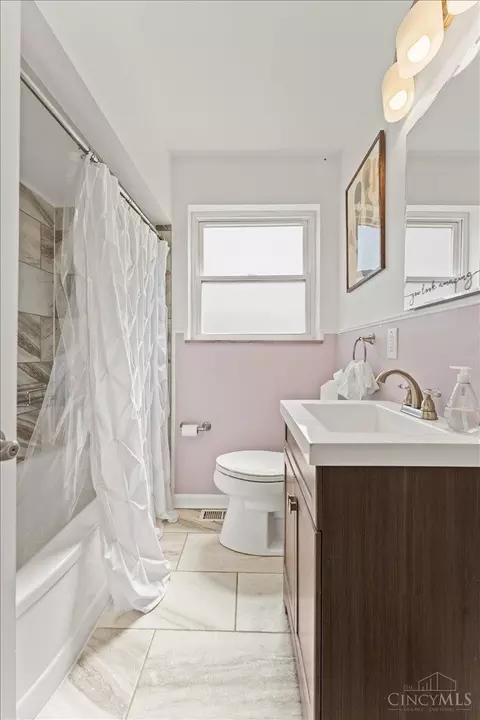 Bath - 10019 Zig Zag Rd, Montgomery, OH 45242 photo 4 of 4