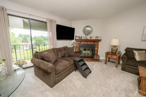 Living - 541 Davis Rd, Cincinnati, OH 45255 photo 2 of 2