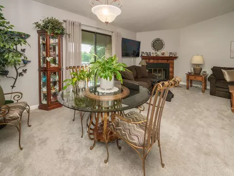 Dining - 541 Davis Rd, Cincinnati, OH 45255 photo 1 of 2
