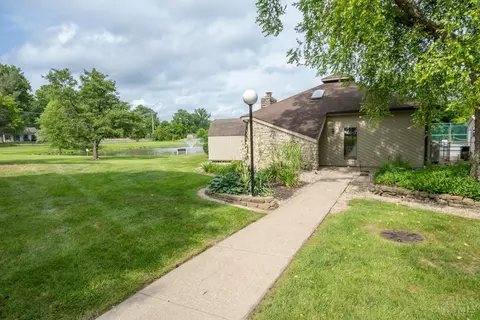 Exterior - 541 Davis Rd, Cincinnati, OH 45255 photo 4 of 5